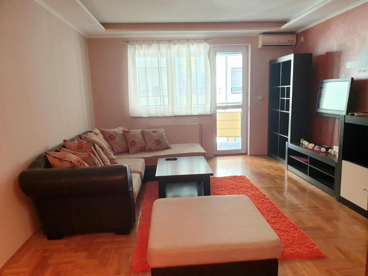 Apartman Mirage สเรมสกา มิโตรวิตซา ภายนอก รูปภาพ